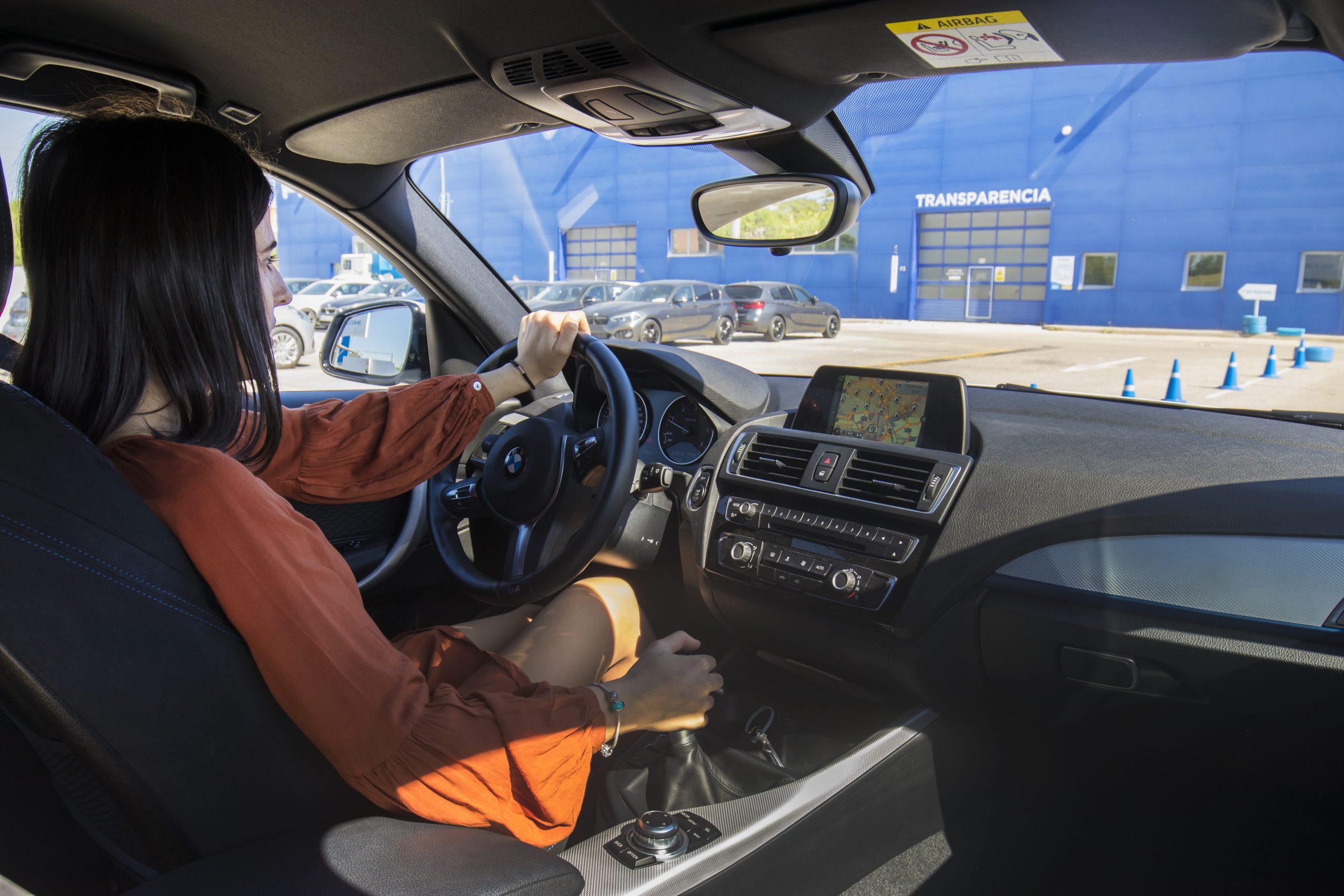 Ajustar los asientos y espejos del coche: Reglaje de los sistemas de seguridad