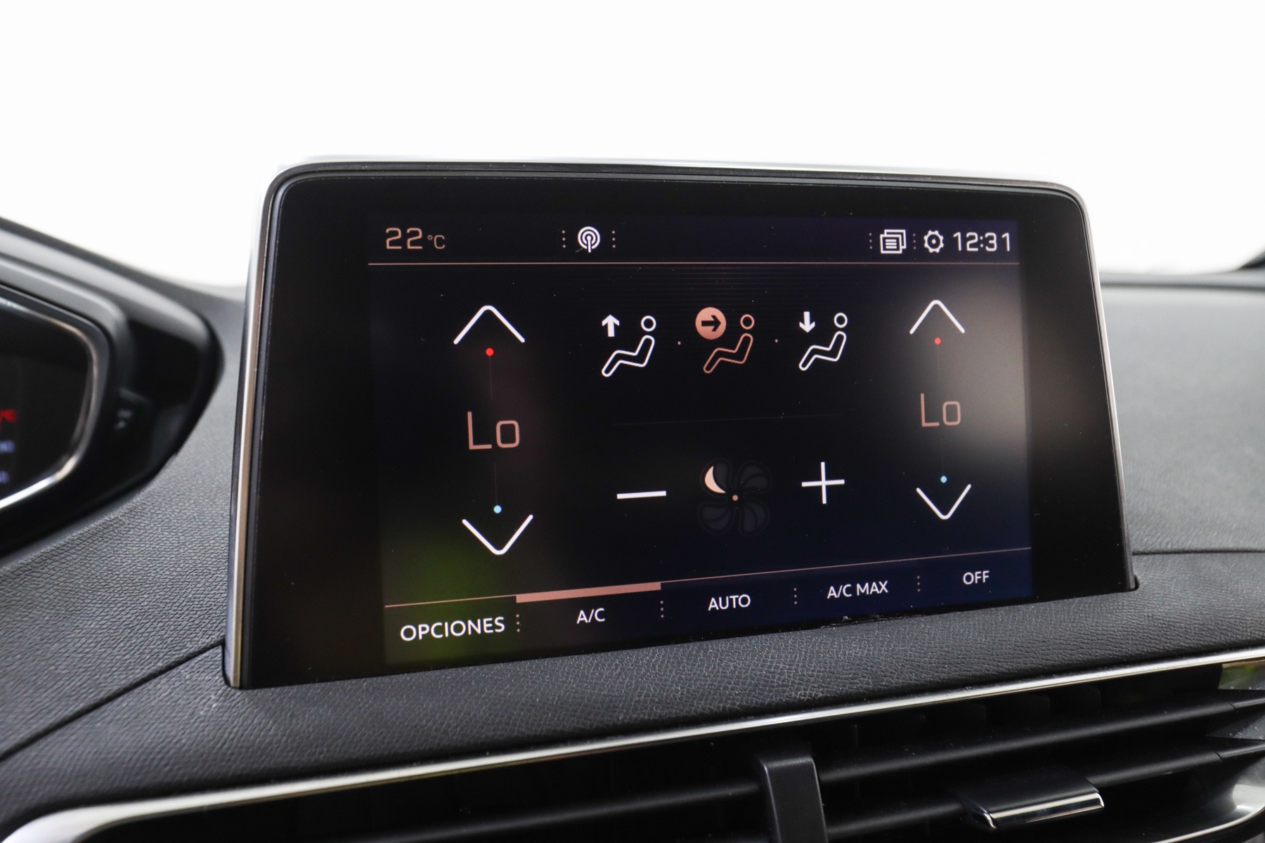 peugeot 3008 pantalla aire acondicionado