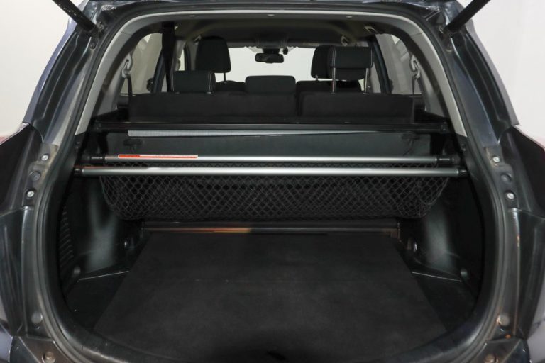 ¿Cuánto cabe en el maletero de un Toyota RAV4? Comparativa