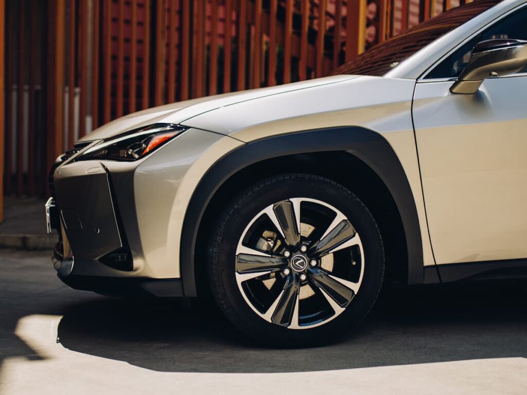 arena de playa en el coche