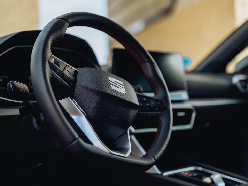 es obligatorio llevar gafas de sol en el coche